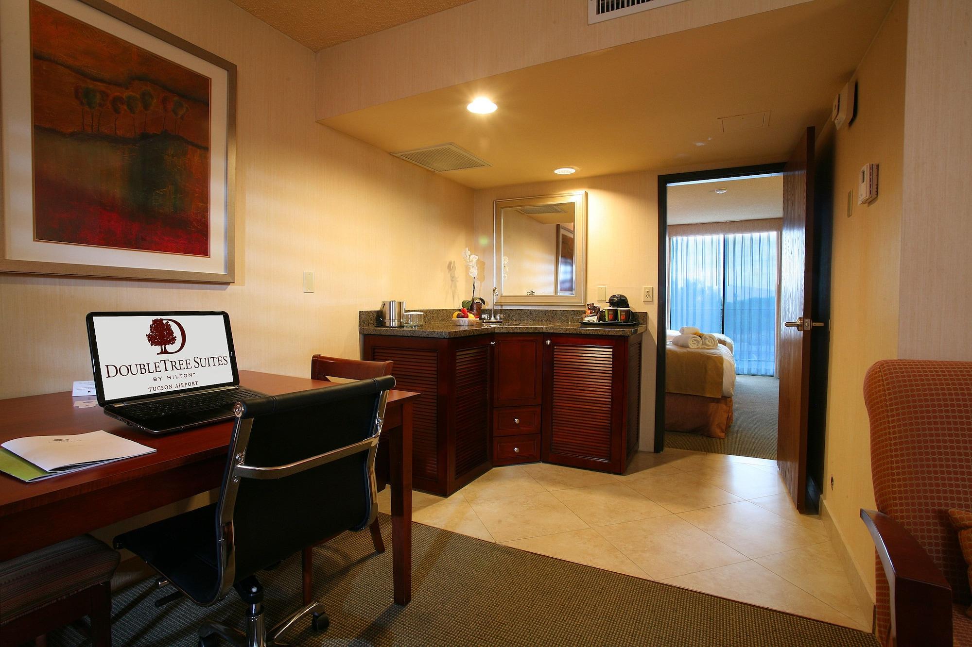 Doubletree Suites By Hilton Tucson Airport Bagian luar foto