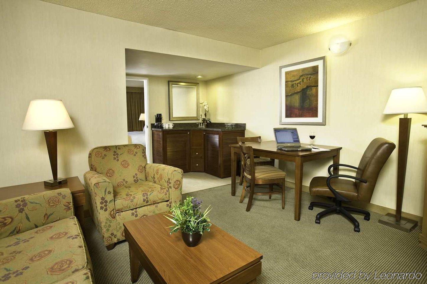 Doubletree Suites By Hilton Tucson Airport Ruang foto